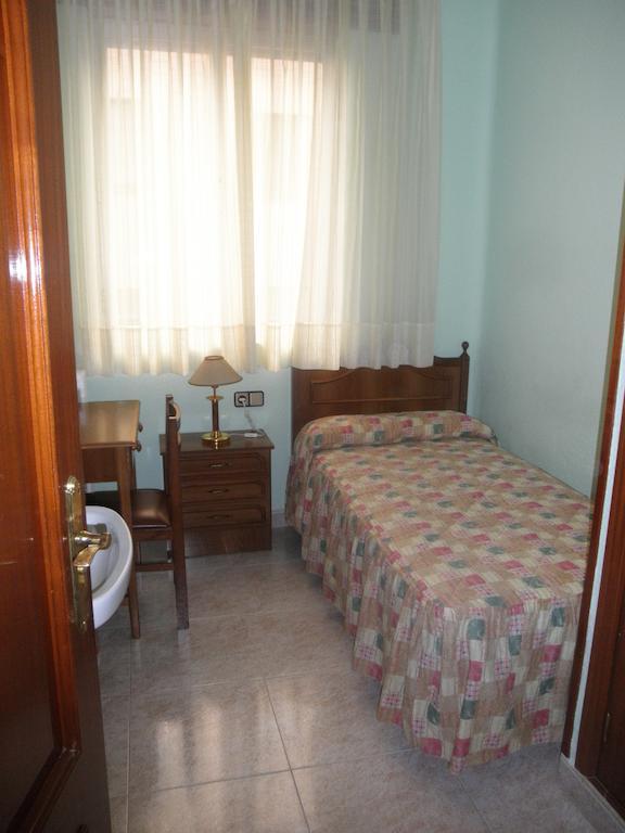 Hostal Los Andes Madrid Room photo